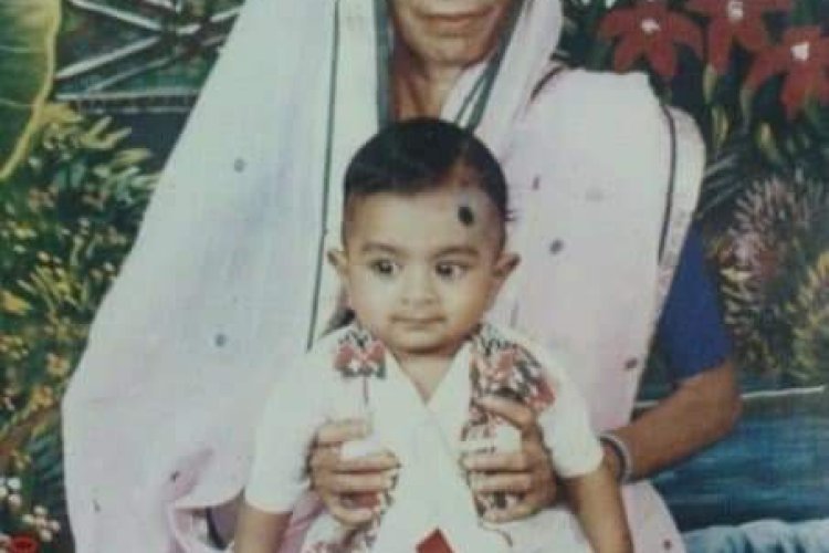 আরো একটি বছর বেড়ে গেলো । Happy birthday to me 